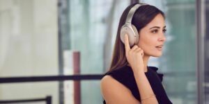 Merita sa folosesc casti wireless?