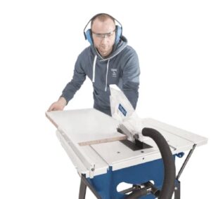 Cum se utilizează corect un fierăstrău circular cu masă pentru executarea cu precizie a lucrărilor în condiții de siguranță