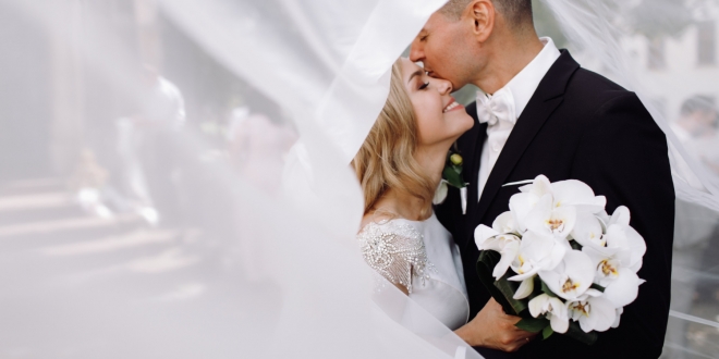 Cinci motive pentru care să le oferi invitaților tău mărturii la nuntă