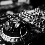 Cum alegi muzica potrivită pentru cea mai importantă petrecere din viața ta