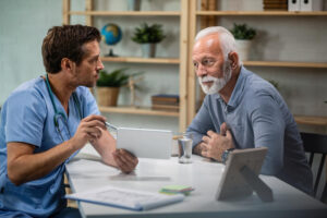 Ce servicii de recuperare medicală oferă căminele de bătrâni?