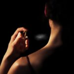 Cum te fac marile branduri să simți înainte să gândești când te uiți la un parfum femei? 